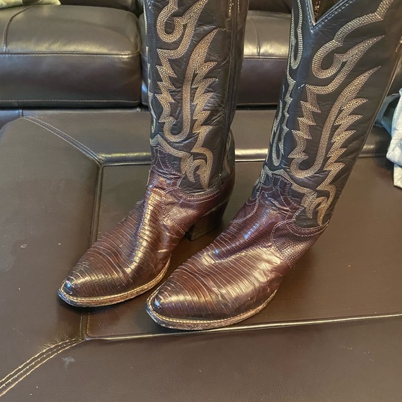 Dark Brown Justin cowboy boots. Snakeskin and leather . GUC . *These are unisex - Picture 2 of 4